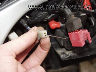 Entfernen des Steckers. Zum Vergr��ern Doppel-Klick