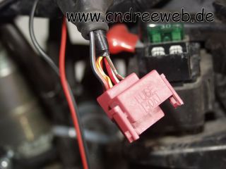 Abgriff der Spannung vom Starterknopf. Zum Vergr��ern Doppel-Klick